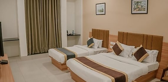 hotel-shree-rudraksh-somnath-comfortable-room.jpg